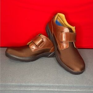 Dr. Comfort Brian 6520 Men's 12 Acorn
Brown Adjustable Hook and Loop
Strap